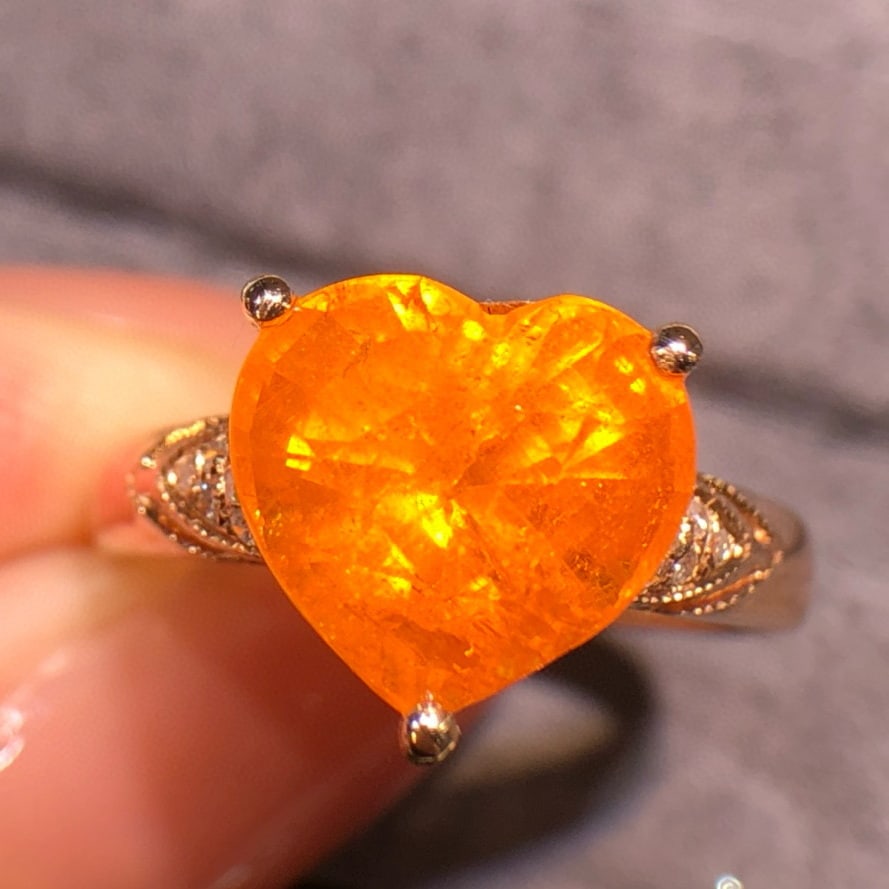 14k Gold 6.15 Ct Natural Spessartine & Diamond Ring: Ref:231051125 // gold content:14k gold // ring size:7. 25us // // main gemstone:spessartine // shape:heart // carat weight:6. 15ct // color:orange // treatment:natural // // adjacent gemstone 2 :