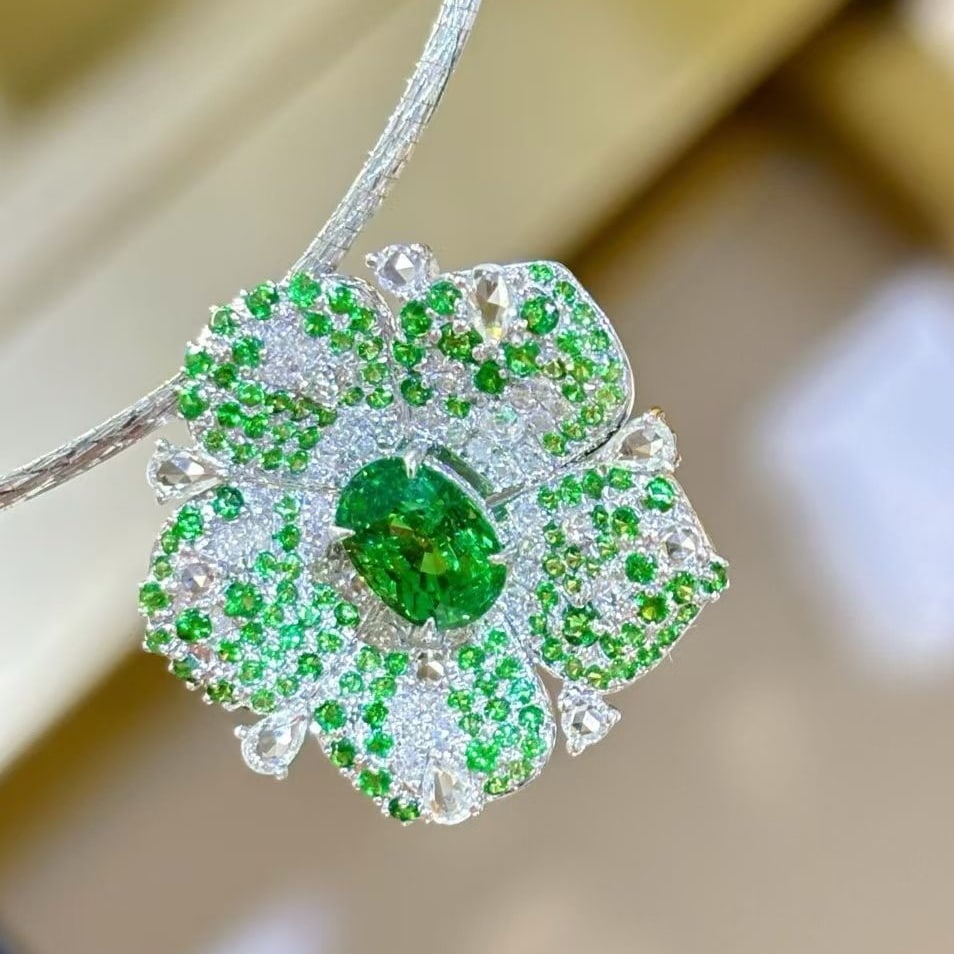 14k Gold 2.69 Ct Natural Tsavorite & Diamond Pendant( Without Chain ): Ref:231051129 // gold content:14k gold // main gemstone:tsavorite // shape:multiply // carat weight:2. 69ct // color:green // treatment:natural // // adjacent gemstone 2 : diamond // shape:round //
