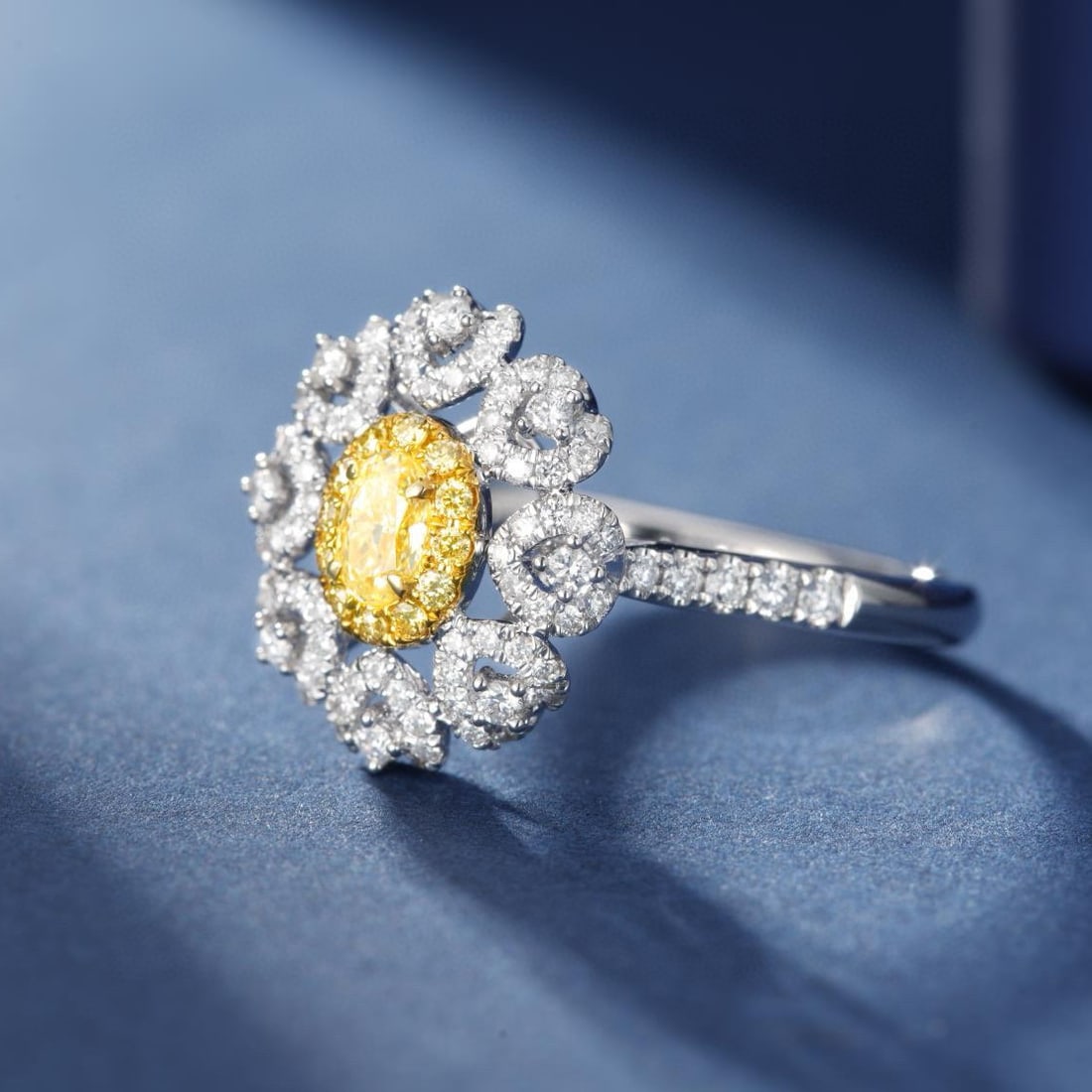14k Gold 0.56 Ctw Natural Yellow Diamond & Diamond Ring - 2