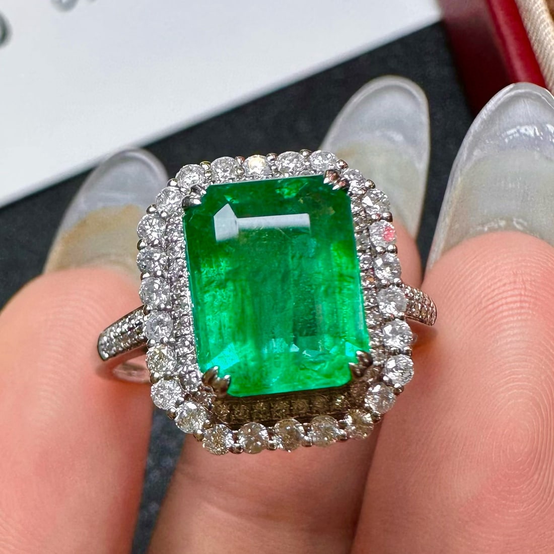 14k Gold 2.69 Ct Natural Emerald & Diamond Ring: Ref:231051176 // gold content:14k gold // ring size:7. 25us // // main gemstone:emerald // shape:octagonal // carat weight:2. 69ct // color:green // treatment:natural // // adjacent gemstone 2 :