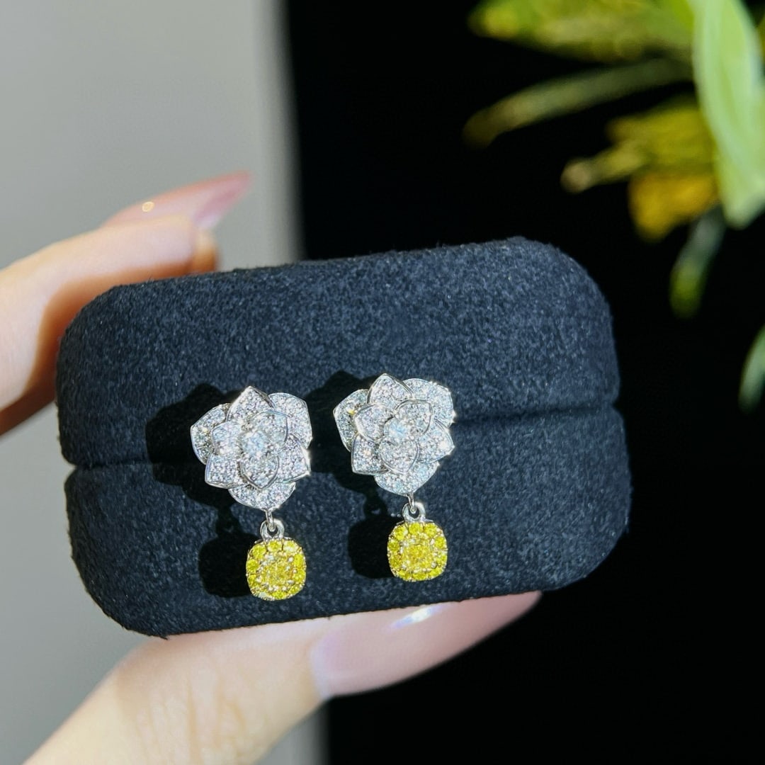 14k Gold 0.76 Ctw Natural Yellow Diamond & Diamond Earrings: Ref:231051191 // gold content:14k gold // main gemstone:yellow diamond // shape:cushion // carat weight:0. 26ct // color:yellow // treatment:natural // // adjacent gemstone 2 : diamond // shape:round