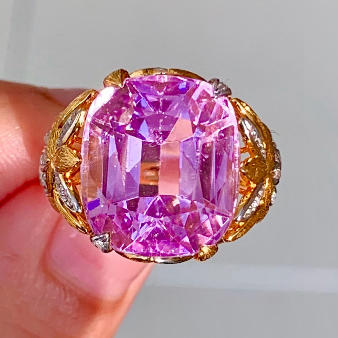 14k Gold 15.2 Ct Natural Kunzite & Diamond Ring: Ref:231051203 // gold content:14k gold // ring size:7. 25us // // main gemstone:kunzite // shape:cushion // carat weight:15. 2ct // color:purple // treatment:natural // // adjacent gemstone 2 :