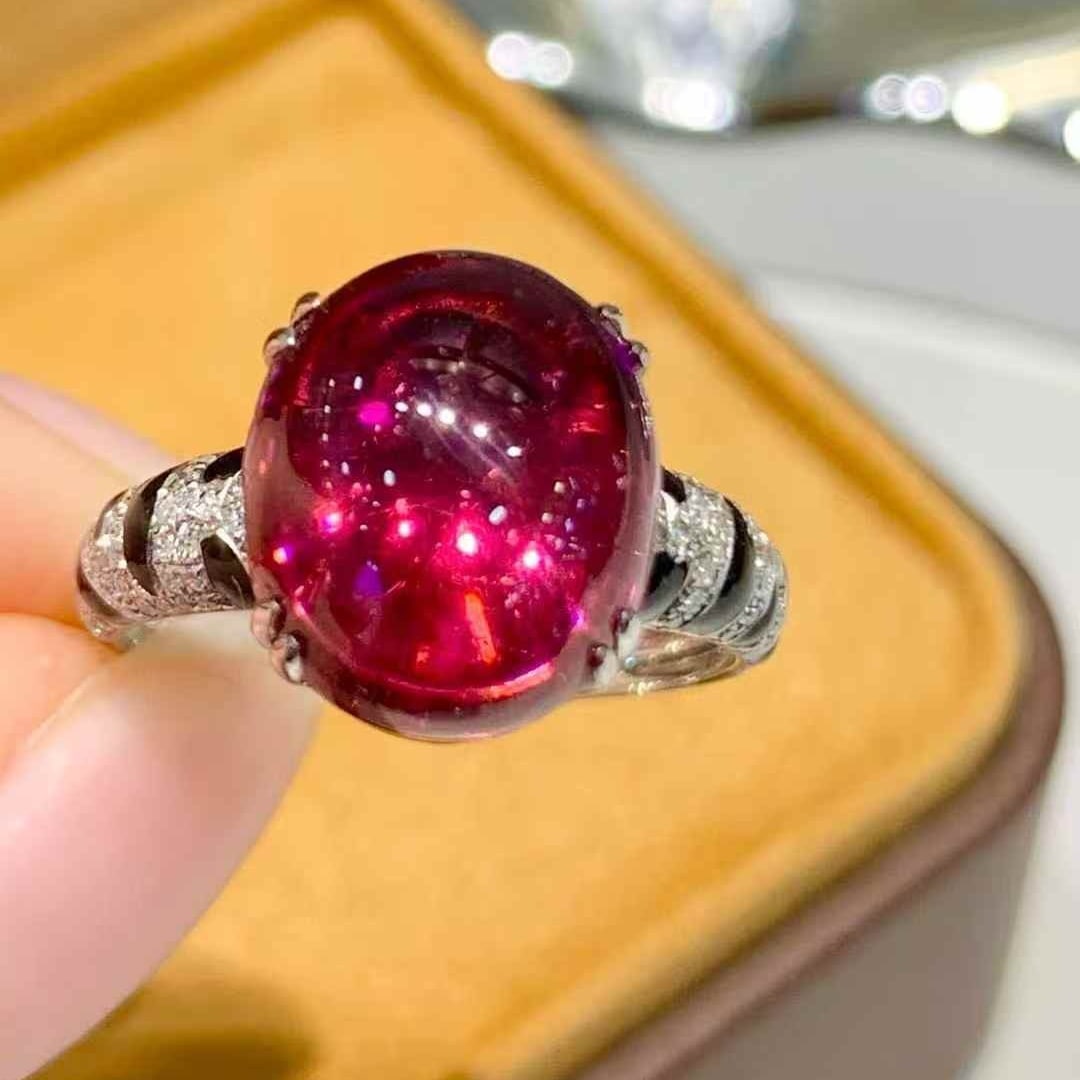 14k Gold 6.65 Ct Natural Tourmaline & Diamond Ring: Ref:231051206 // gold content:14k gold // ring size:7. 25us // // main gemstone:tourmaline // shape:oval // carat weight:6. 65ct // color:red // treatment:natural // // adjacent gemstone 2 : diamond