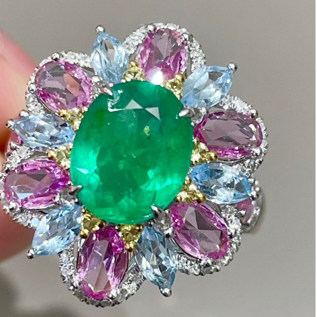 14k Gold 1.65 Ct Natural Emerald & Diamond Ring: Ref:231051219 // gold content:14k gold // ring size:7. 25us // // main gemstone:emerald // shape:oval // carat weight:1. 65ct // color:green // treatment:natural // // adjacent gemstone 2 : diamond