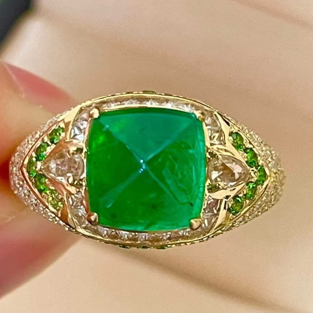 14k Gold 2.82 Ctw Natural Emerald & Diamond Ring: Ref:231051226 // gold content:14k gold // ring size:7. 25us // // main gemstone:emerald // shape:sugar-loaf // carat weight:2. 42ct // color:green // treatment:natural // // adjacent gemstone 2 :