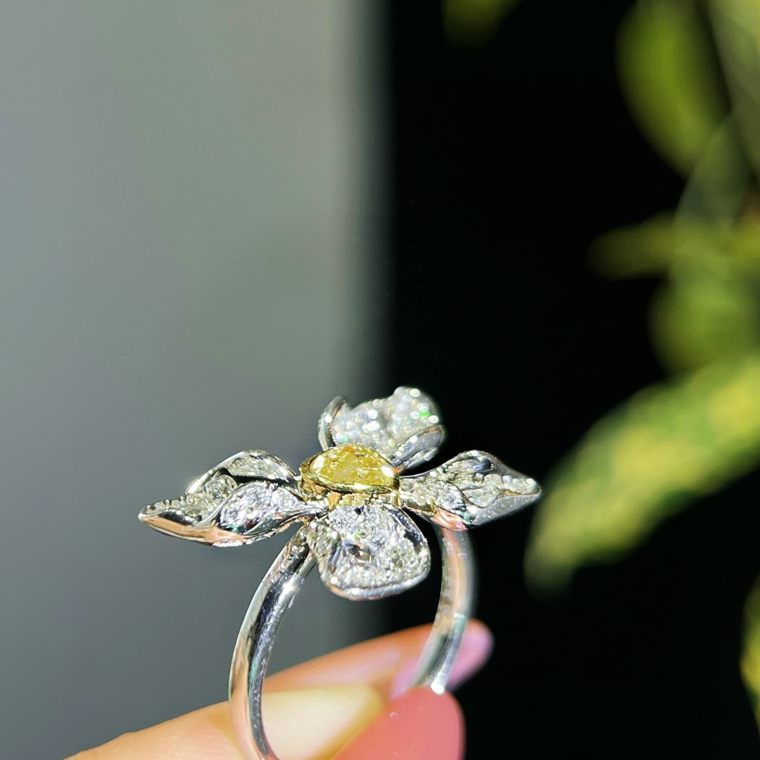 14k Gold 1.60 Ctw Natural Yellow Diamond & Diamond Ring - 2