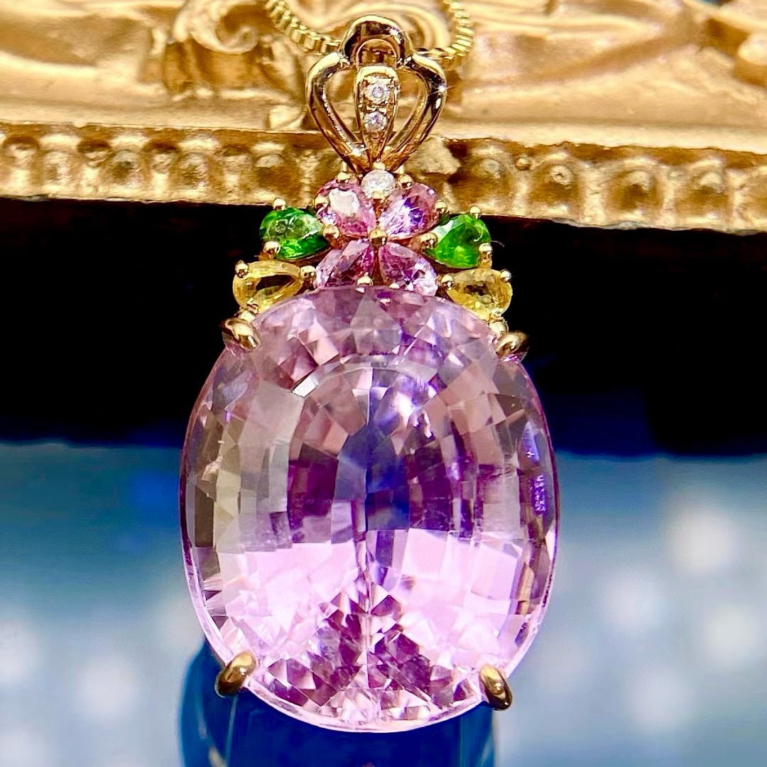 14k Gold 20 Ct Natural Kunzite & Sapphire & Tsavorite & Diamond Pendant( Without Chain ): Ref:231051242 // gold content:14k gold // main gemstone:kunzite // shape:oval // carat weight:20ct // color:purple // treatment:natural // // adjacent gemstone 2 : sapphire // shape:pear // color:colo