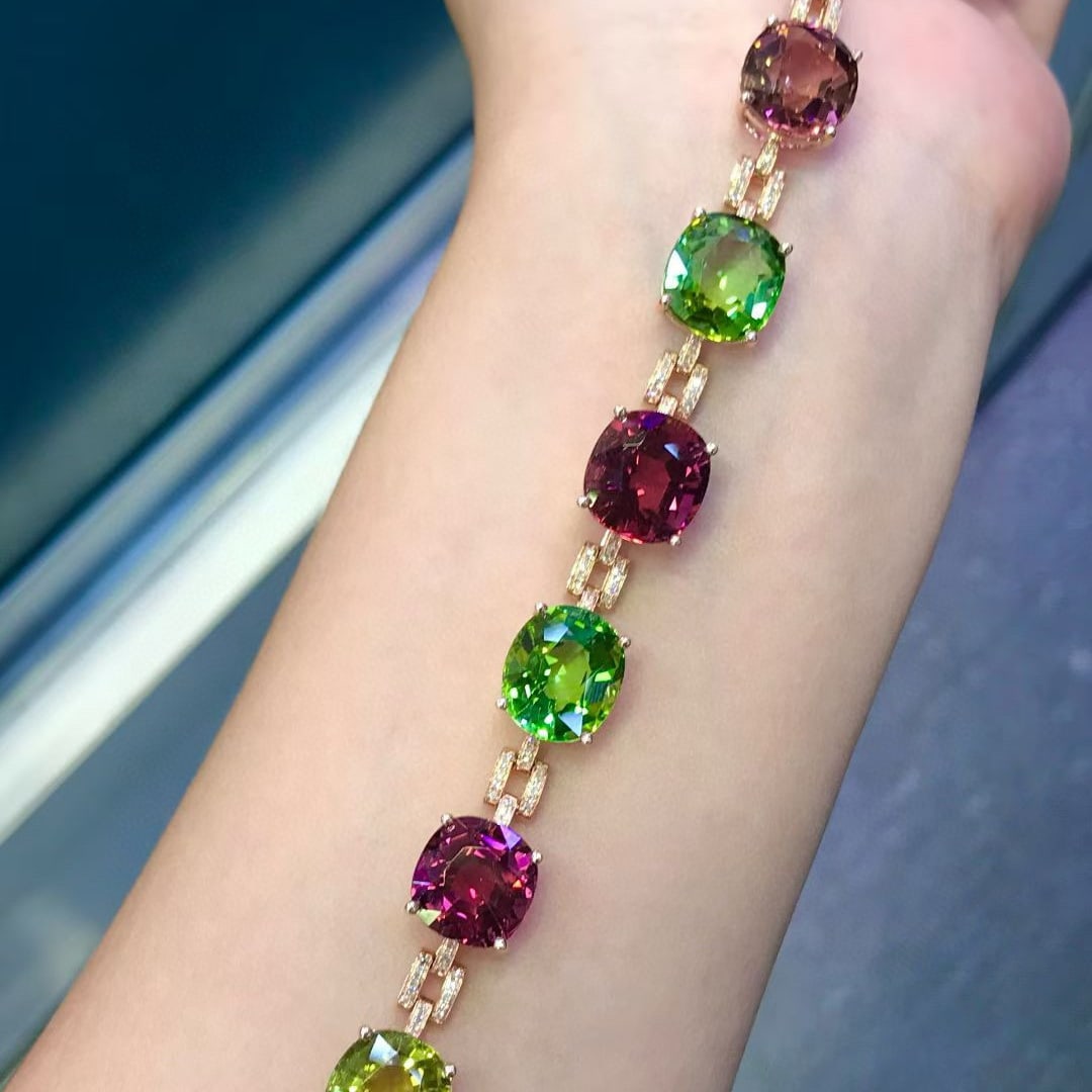 14k Gold 28 Ct Natural Tourmaline & Diamond Bracelet: Ref:231051244 // gold content:14k gold // main gemstone:tourmaline // shape:multiply // carat weight:28ct // color:color // treatment:natural // // adjacent gemstone 2 : diamond // number of stones:11