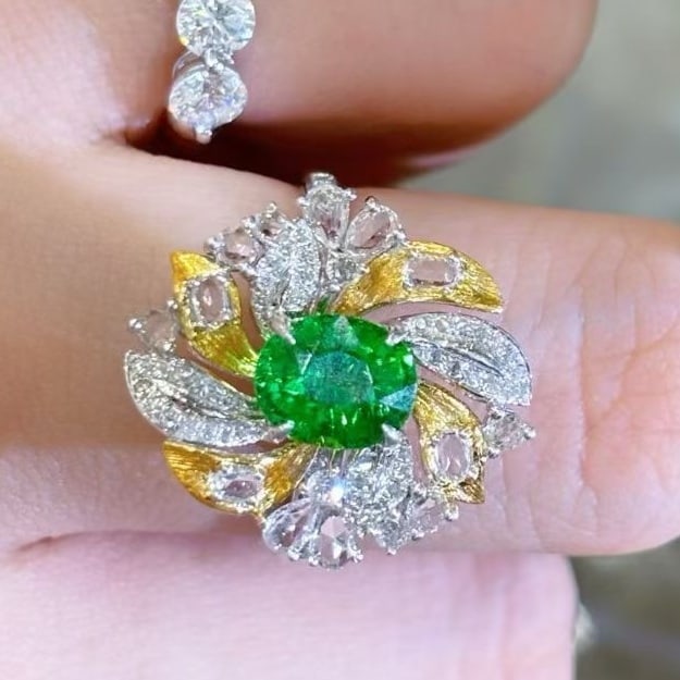 14k Gold 1.56 Ct Natural Tsavorite & Diamond & Sapphire Ring - 3