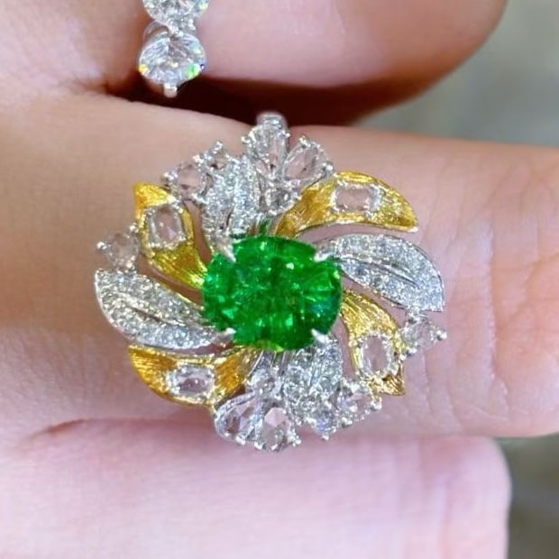14k Gold 1.56 Ct Natural Tsavorite & Diamond & Sapphire Ring - 4