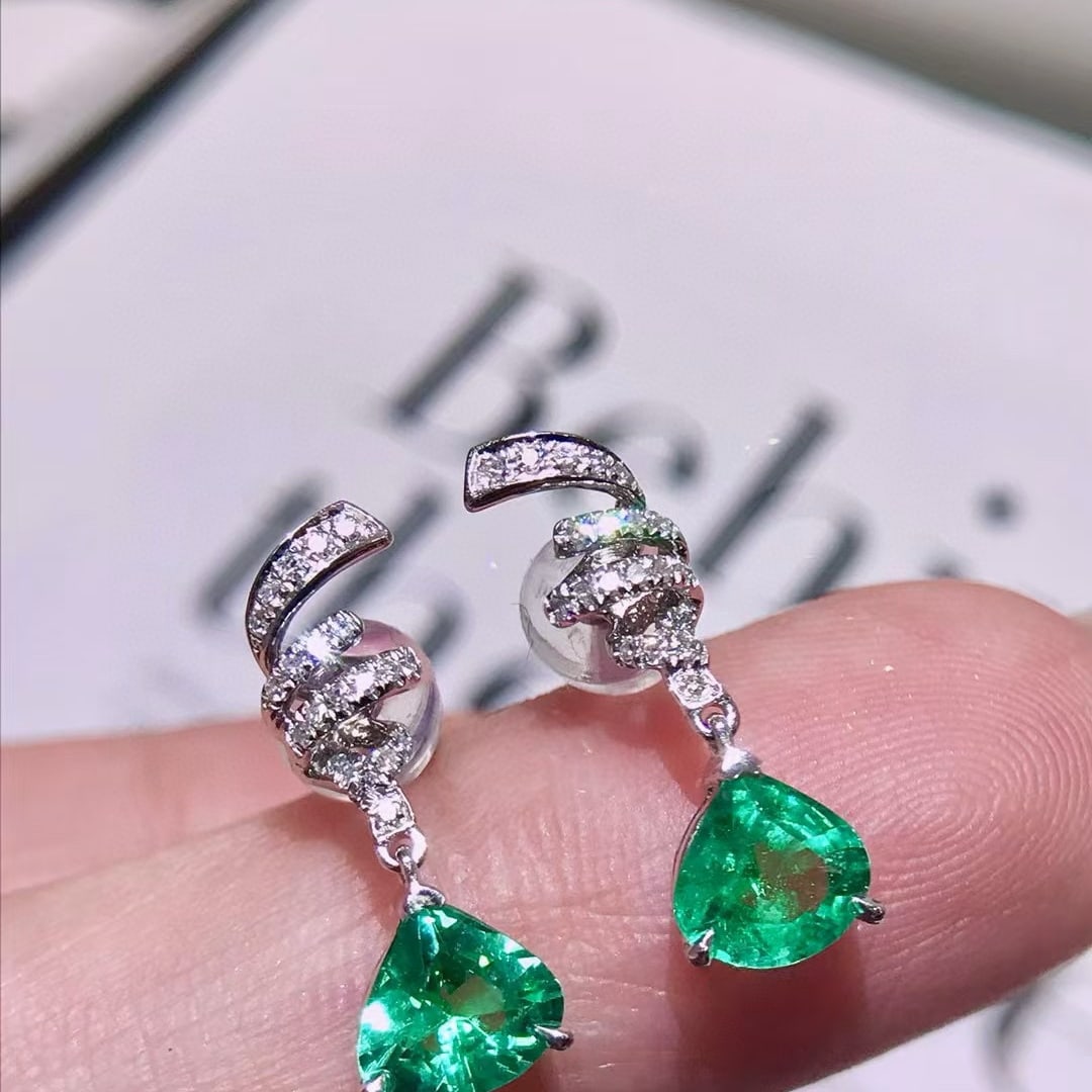 14k Gold 1.45 Ctw Natural Emerald & Diamond Earrings: Ref:231051254 // gold content:14k gold // main gemstone:emerald // shape:pear // carat weight:1. 2ct // color:green // treatment:natural // // adjacent gemstone 2 : diamond // shape:round // carat