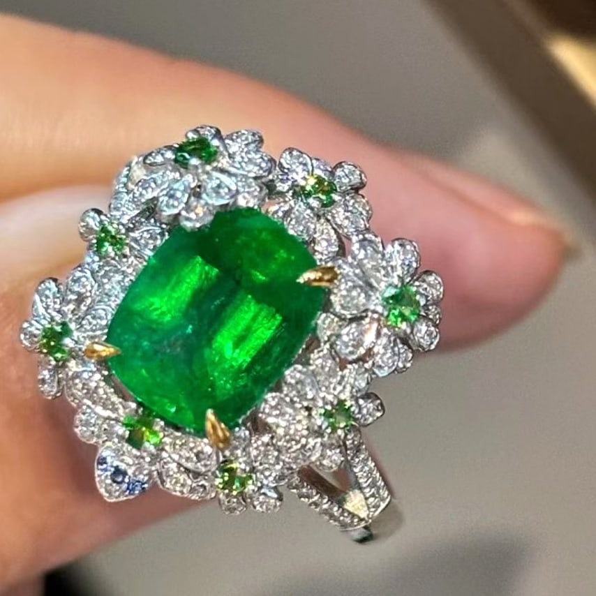 14k Gold 2 Ct Natural Emerald & Diamond Ring - 2