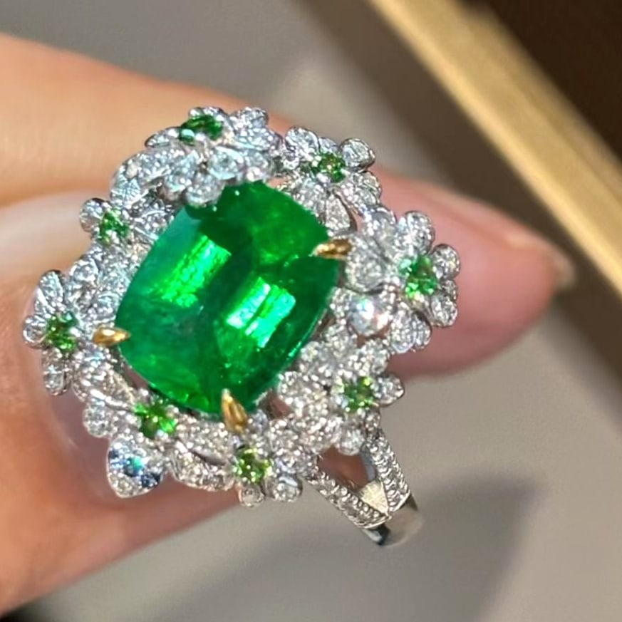 14k Gold 2 Ct Natural Emerald & Diamond Ring - 3