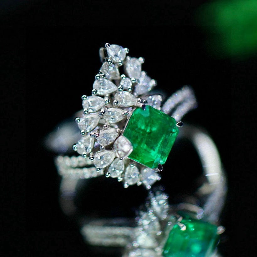 14k Gold 2.14 Ctw Vivid Green Natural Emerald & Diamond Ring - 4