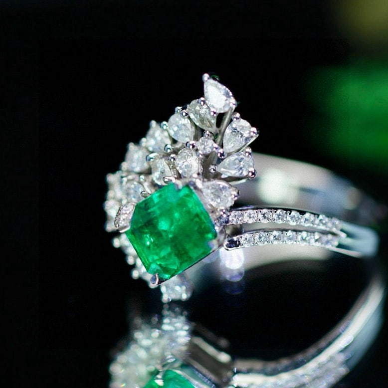 14k Gold 2.14 Ctw Vivid Green Natural Emerald & Diamond Ring - 5