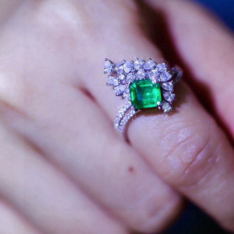 14k Gold 2.14 Ctw Vivid Green Natural Emerald & Diamond Ring - 7