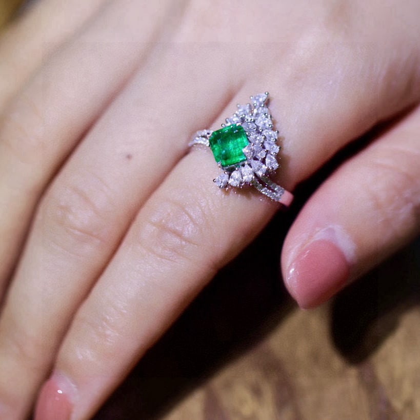 14k Gold 2.14 Ctw Vivid Green Natural Emerald & Diamond Ring - 8