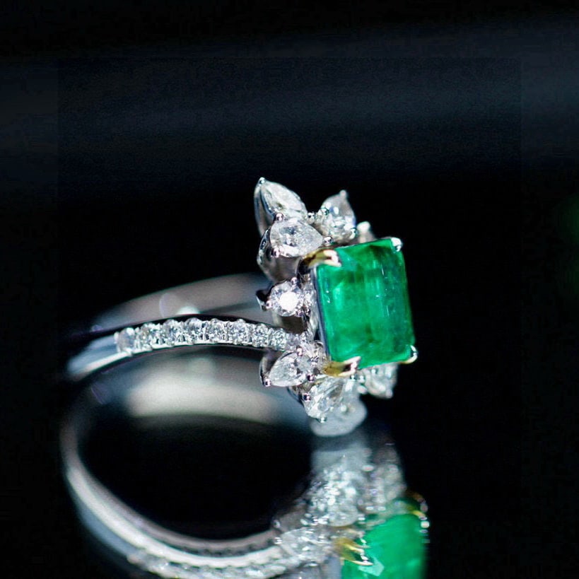 14k Gold 2.22 Ctw Vivid Green Natural Emerald & Diamond Ring - 3