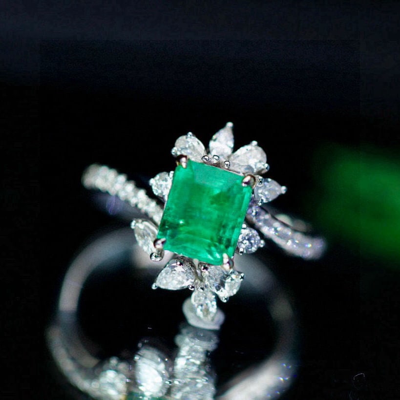 14k Gold 2.22 Ctw Vivid Green Natural Emerald & Diamond Ring - 4