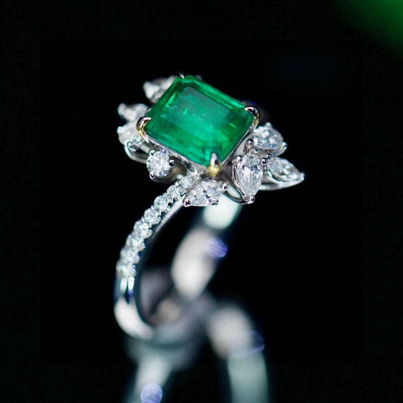 14k Gold 2.22 Ctw Vivid Green Natural Emerald & Diamond Ring - 5