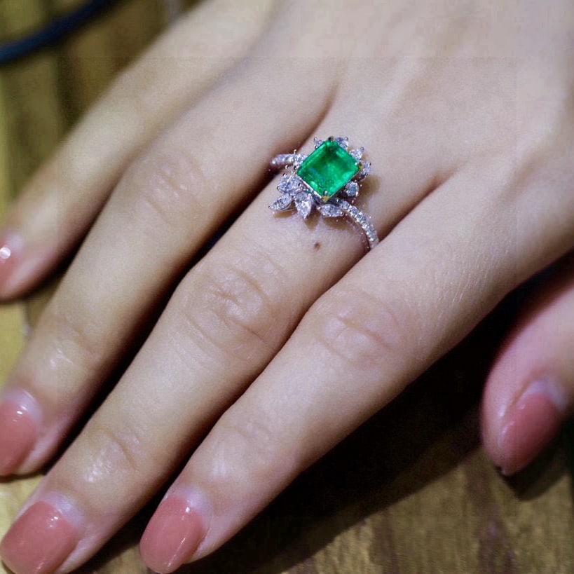 14k Gold 2.22 Ctw Vivid Green Natural Emerald & Diamond Ring - 8