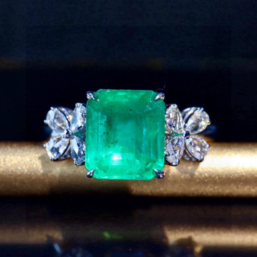 14k Gold 2.60 Ctw Vivid Green Natural Emerald & Diamond Ring - 5