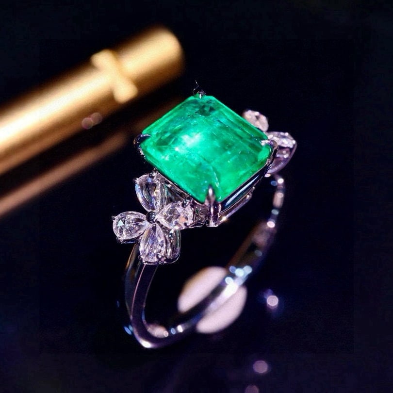 14k Gold 2.60 Ctw Vivid Green Natural Emerald & Diamond Ring - 6