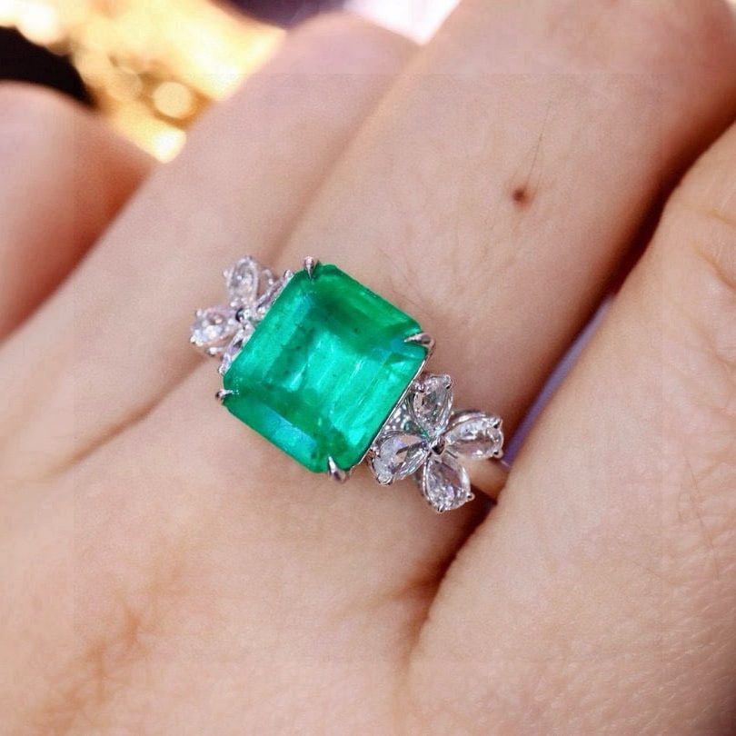 14k Gold 2.60 Ctw Vivid Green Natural Emerald & Diamond Ring - 8
