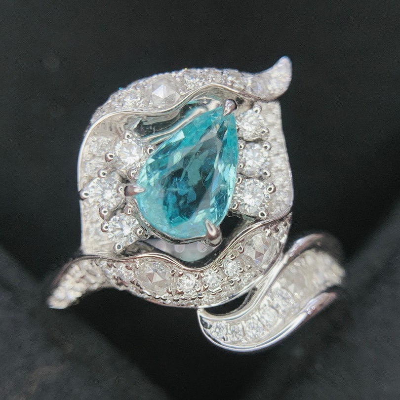 14k Gold 1.80 Ctw Natural Paraiba Tourmaline & Diamond Ring: Ref:231052018 // gold content:14k gold // ring size:7. 25us // // main gemstone:paraiba tourmaline // shape:pear // carat weight:1. 05ct // color:blue // treatment:natural // // adjacent gemstone 2 : 