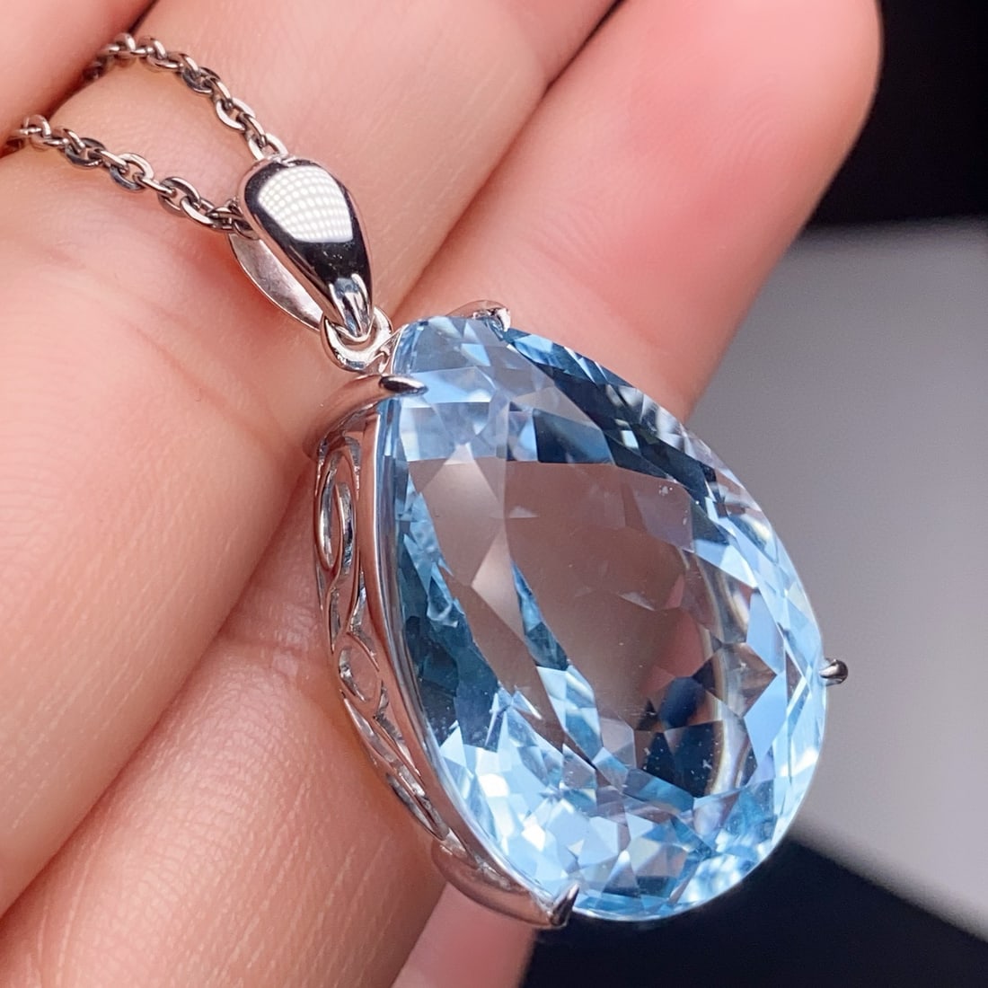 14k Gold 40.10 Ct Natural Topaz Pendant( Without Chain ) - 4