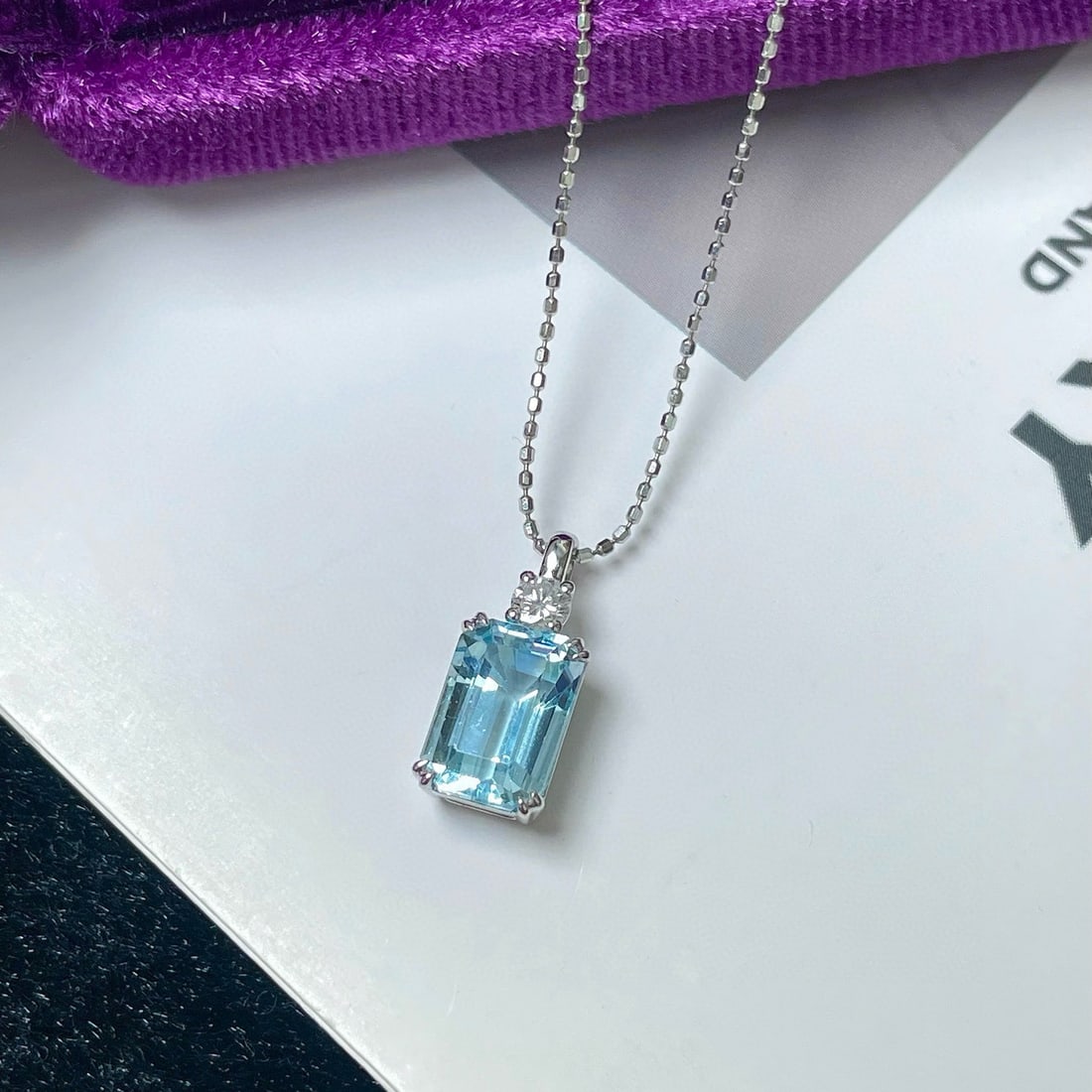 14k Gold 2.09 Ctw Natural Aquamarine & Diamond Pendant( Without Chain ): Ref:231052026 // gold content:14k gold // main gemstone:aquamarine // shape:octagonal // carat weight:2ct // color:blue // treatment:natural // // adjacent gemstone 2 : diamond // shape:round //