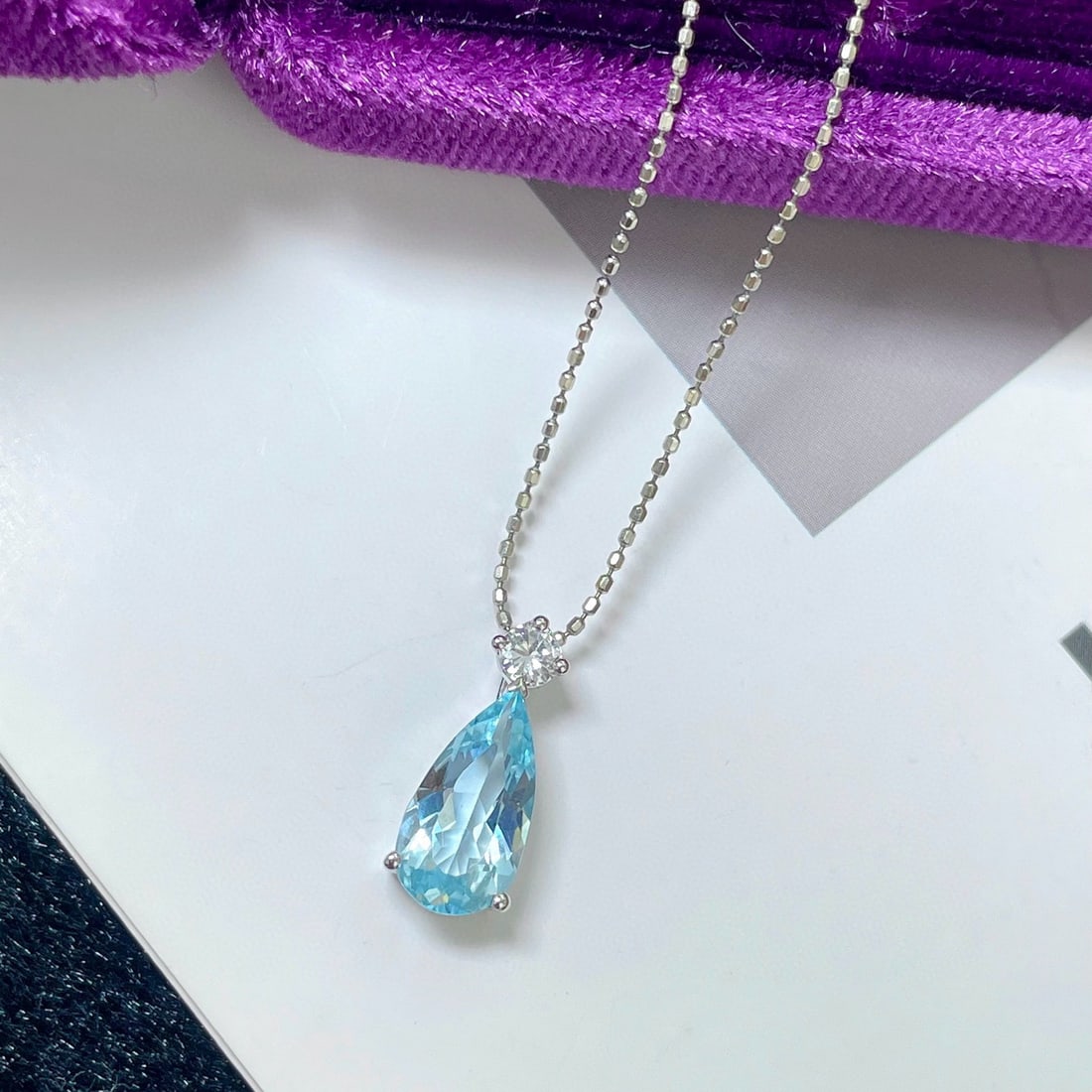 14k Gold 1.45 Ctw Natural Aquamarine & Diamond Pendant( Without Chain ): Ref:231052027 // gold content:14k gold // main gemstone:aquamarine // shape:pear // carat weight:1. 37ct // color:blue // treatment:natural // // adjacent gemstone 2 : diamond // shape:round // carat