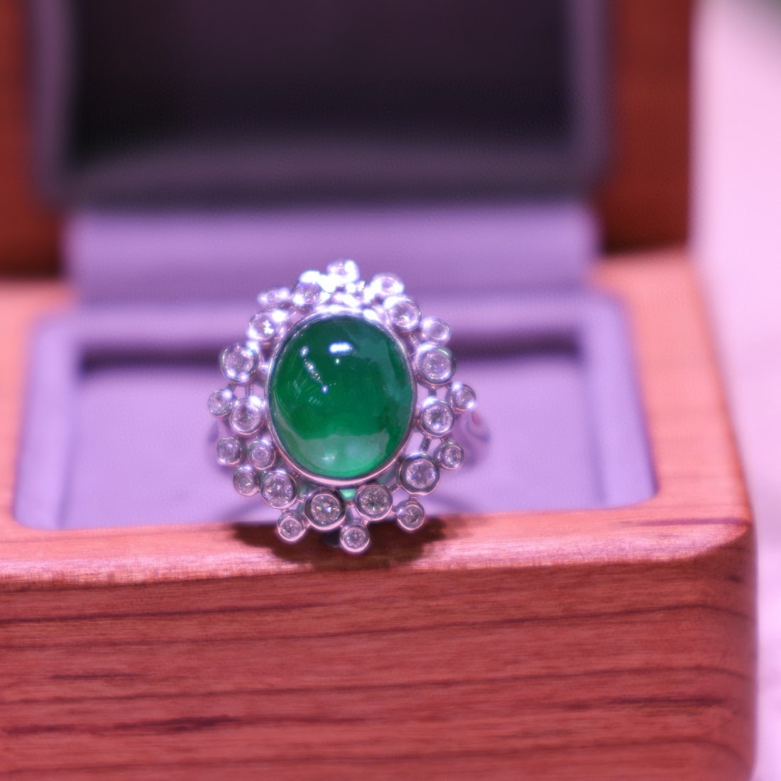 14k Gold 5.82 Ctw Vivid Green Natural Emerald & Diamond Ring - 2