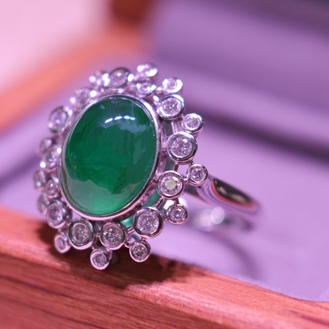 14k Gold 5.82 Ctw Vivid Green Natural Emerald & Diamond Ring - 3