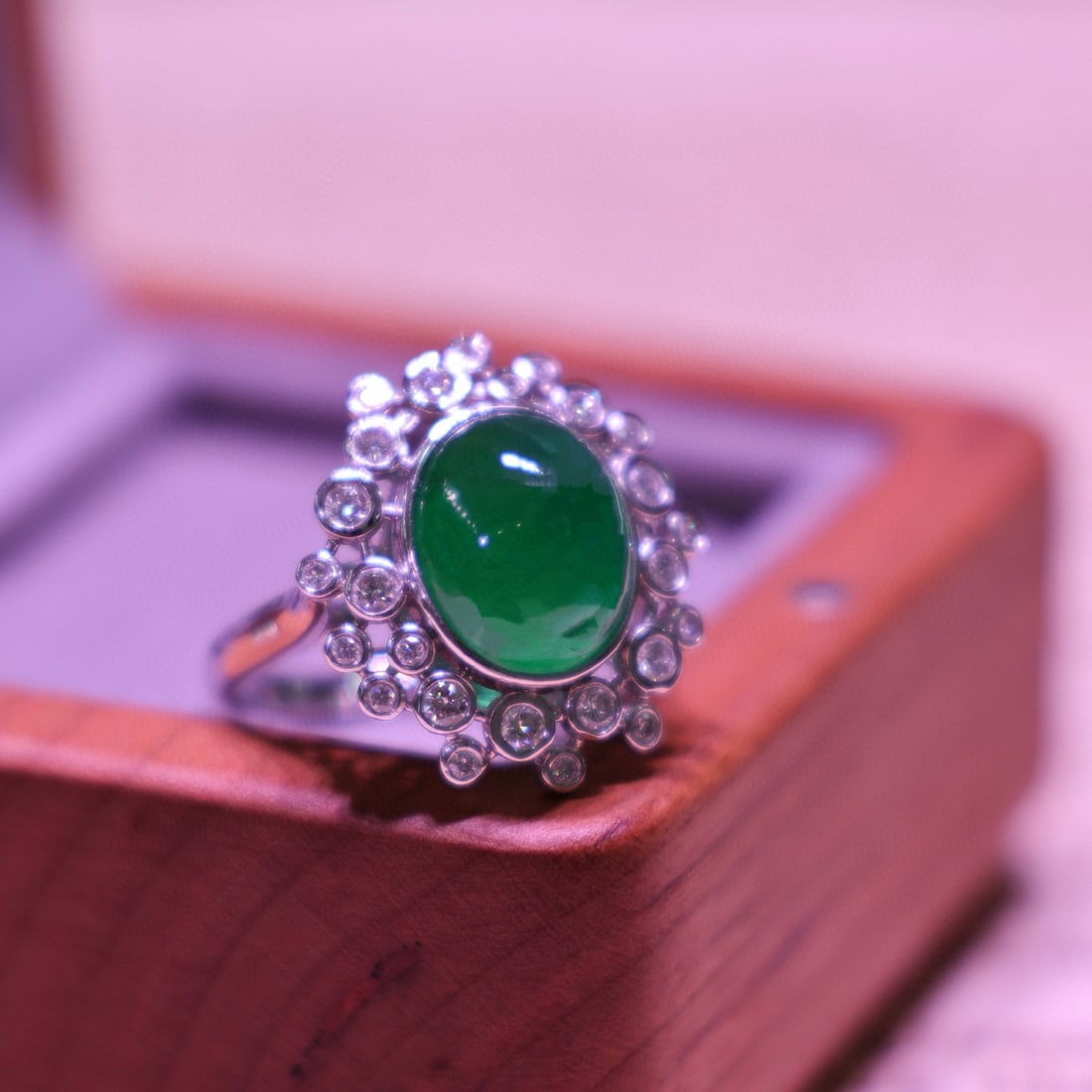 14k Gold 5.82 Ctw Vivid Green Natural Emerald & Diamond Ring - 4