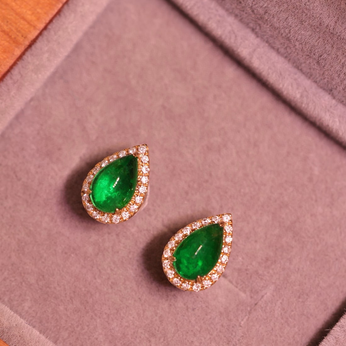 14k Gold 0.99 Ctw Vivid Green Natural Emerald & Diamond Earrings - 6