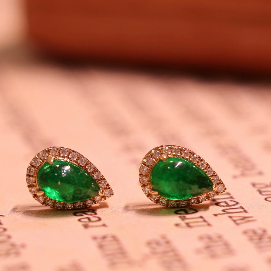 14k Gold 0.99 Ctw Vivid Green Natural Emerald & Diamond Earrings - 7