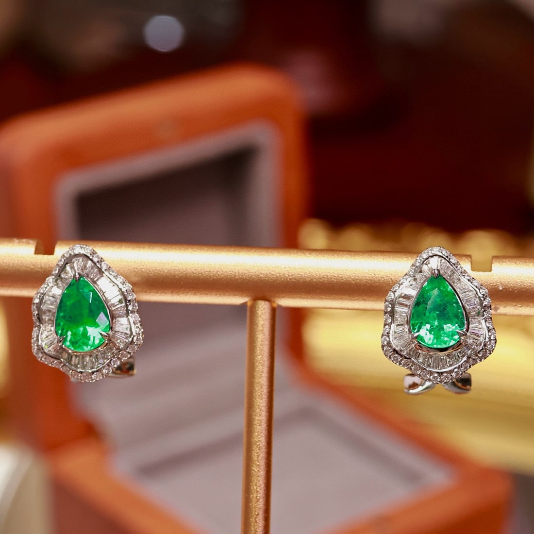 14k Gold 2.20 Ctw Vivid Green Natural Emerald & Diamond Earrings - 5