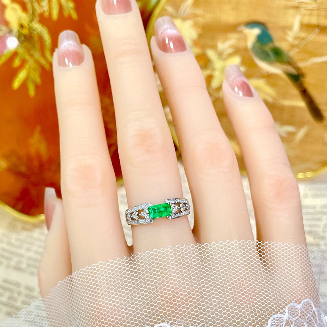 14k Gold 0.74 Ctw Vivid Green Natural Emerald & Diamond Ring - 4