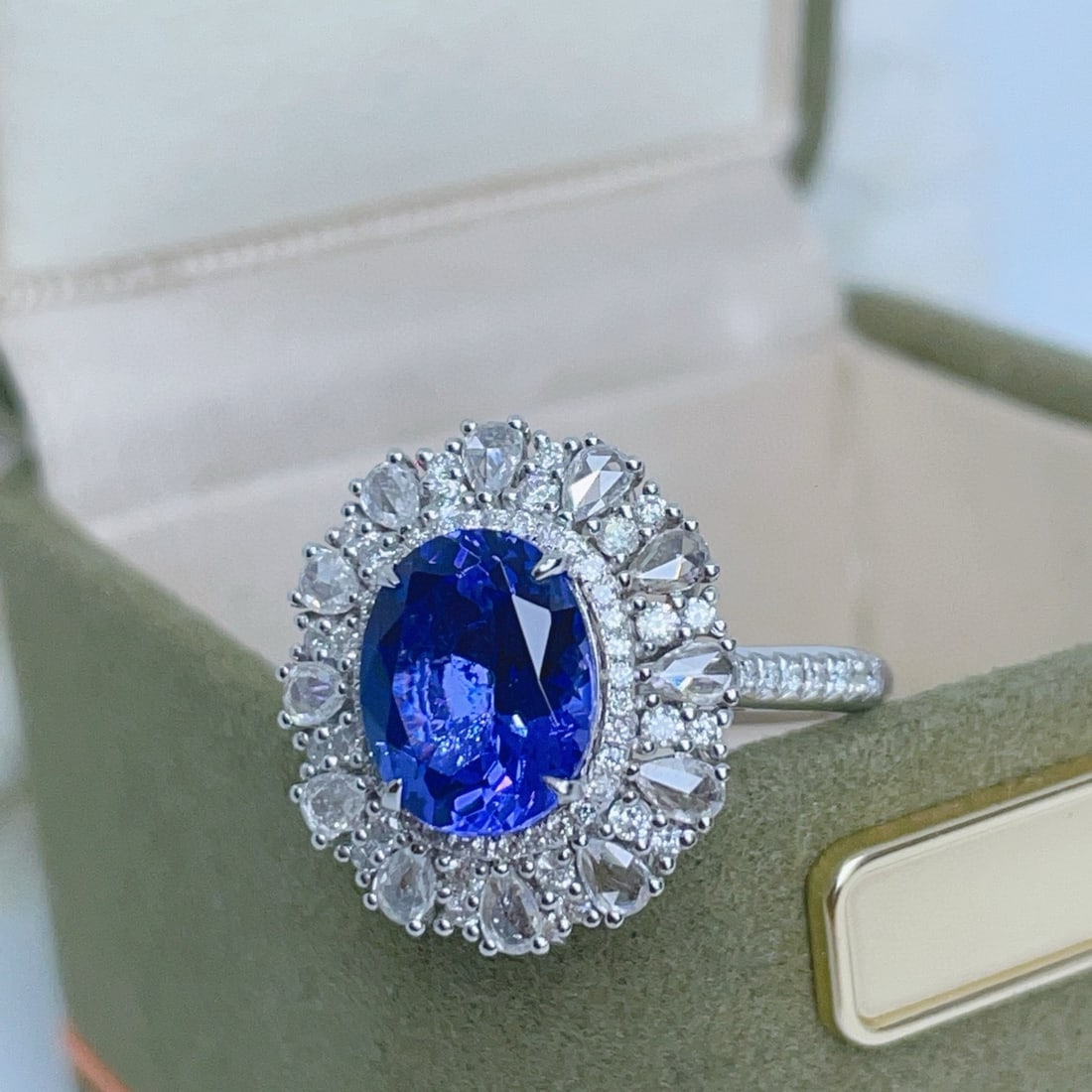 14k Gold 4.43 Ctw Natural Tanzanite & Diamond Ring - 3