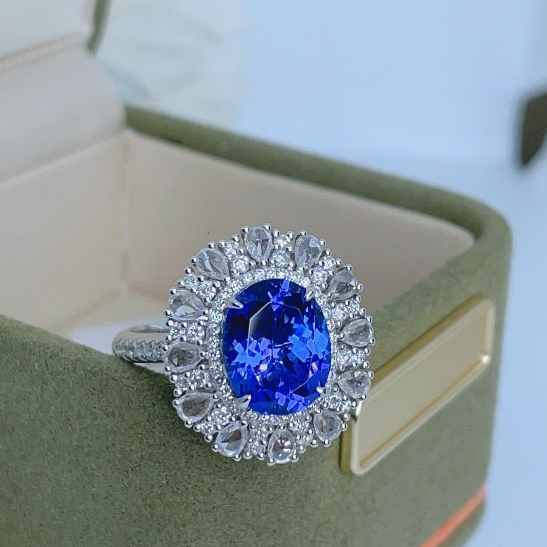14k Gold 4.43 Ctw Natural Tanzanite & Diamond Ring - 4