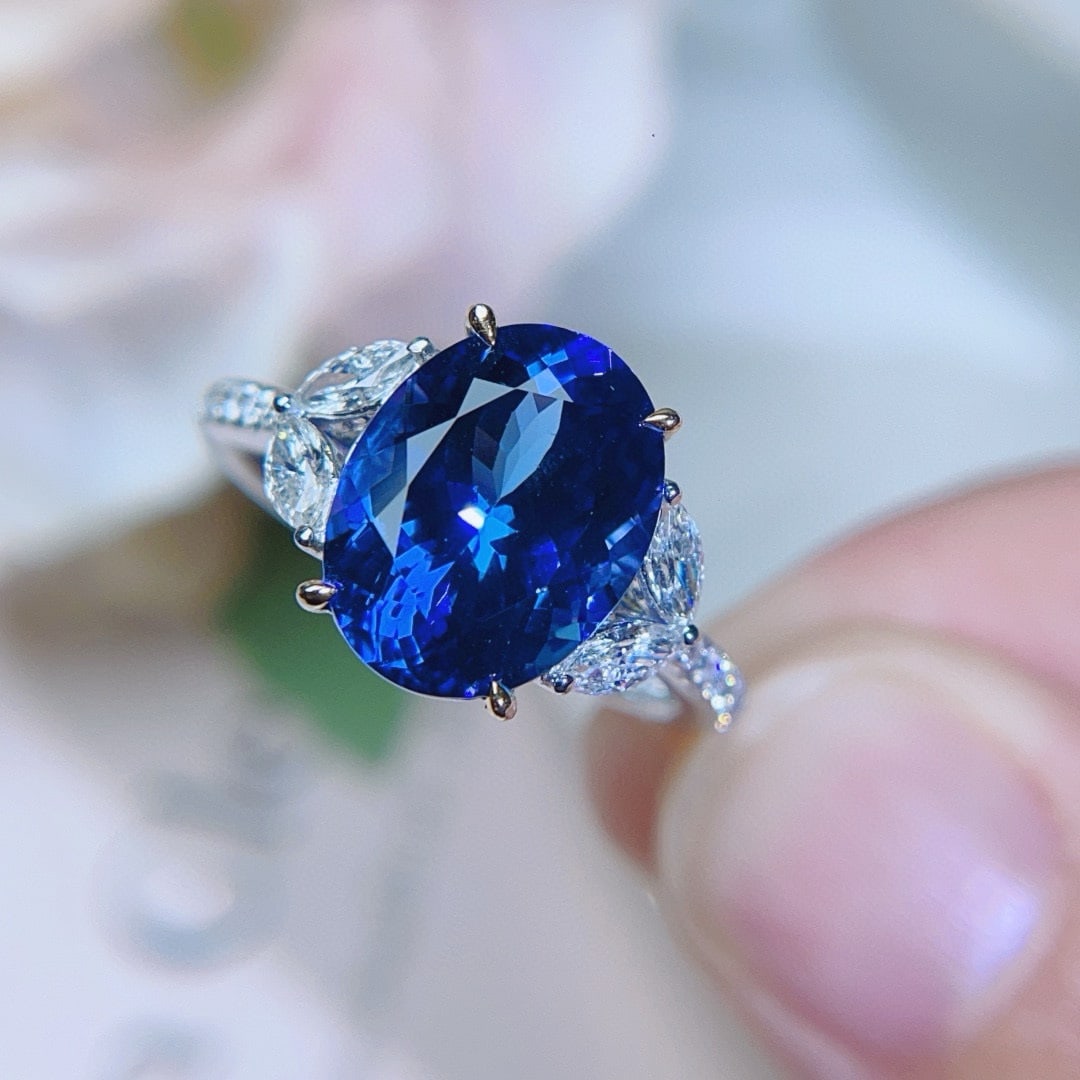 14k Gold 5.76 Ctw Natural Tanzanite & Diamond Ring: Ref:231052038 // gold content:14k gold // ring size:7. 25us // // main gemstone:tanzanite // shape:oval // carat weight:5. 1ct // color:blue // treatment:natural // // adjacent gemstone 2 : diamond //
