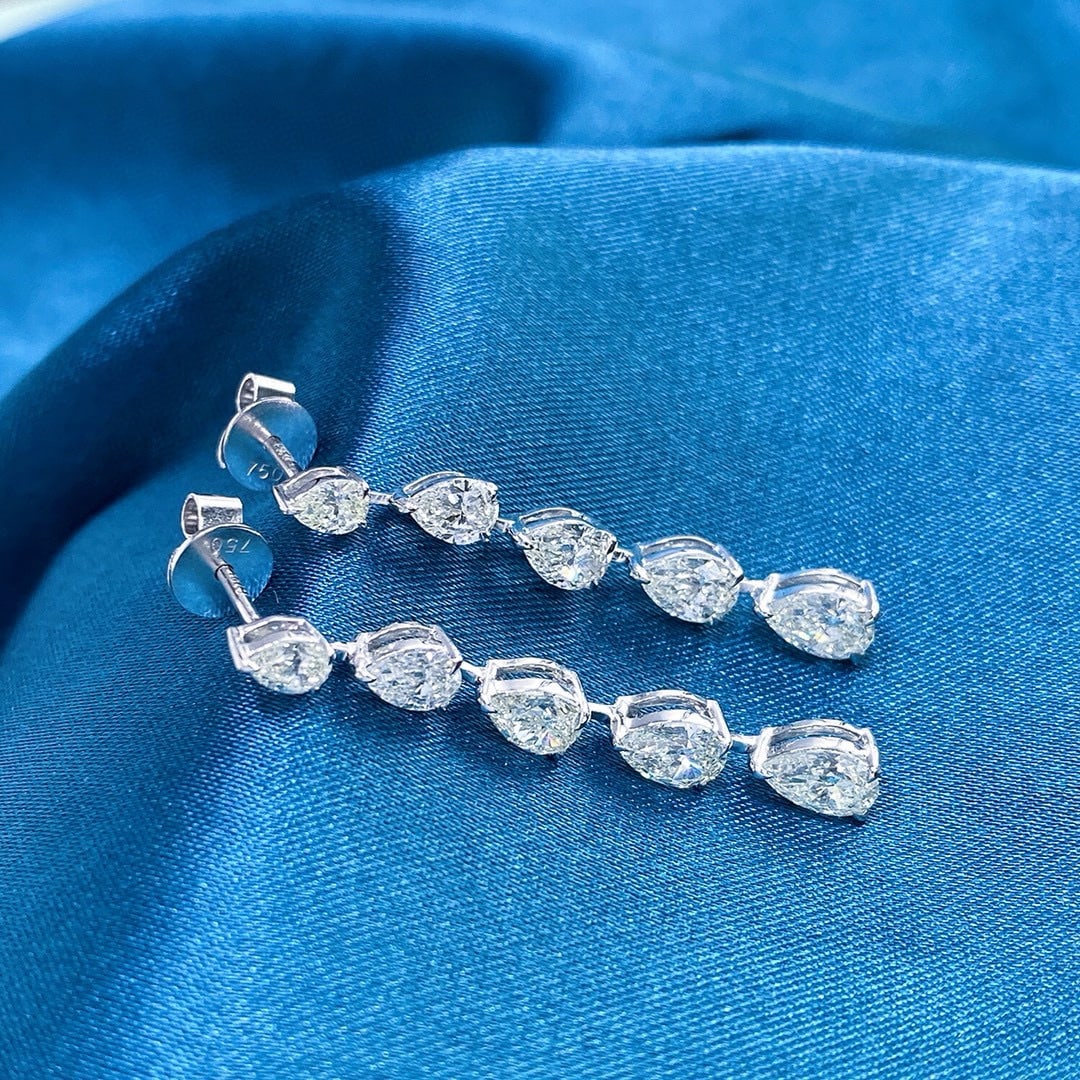 14k Gold 2.3 Ct Natural H Diamond Earrings: Ref:231052047 // gold content:14k gold // main gemstone:diamond // shape:pear // carat weight:2. 3ct // clarity grade:vs-si // color:h // treatment:natural // Condition: New Low Estimate: 11000.00 Hig