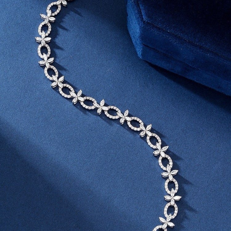 14k Gold 3.52 Ctw Natural H Diamond Bracelet: Ref:231052057 // gold content:14k gold // main gemstone:diamond // shape:marquise // carat weight:2. 37ct // clarity grade:vs-si // color:h // treatment:natural // // adjacent gemstone 2 : diamond // 