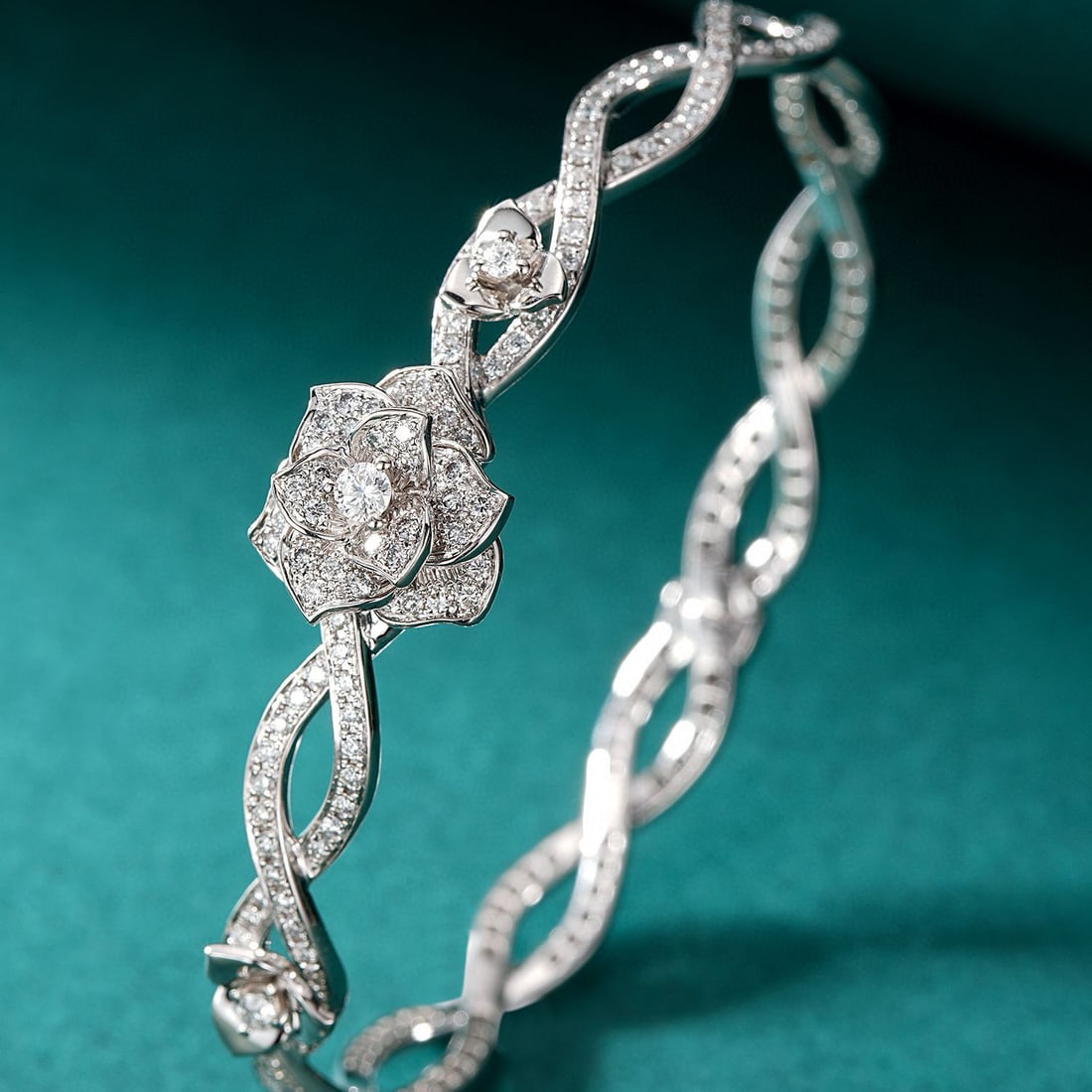 14k Gold 1.96 Ctw Natural H Diamond Bangle: Ref:231052063 // gold content:14k gold // main gemstone:diamond // shape:round // carat weight:0. 16ct // clarity grade:vs-si // color:h // treatment:natural // cut grade:g // // adjacent gemstone 2 :