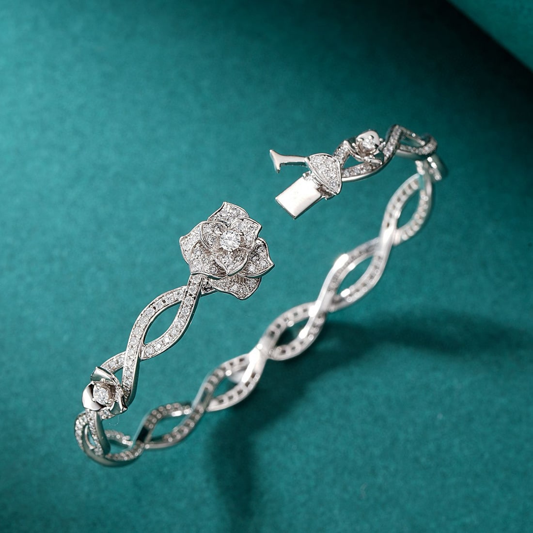 14k Gold 1.96 Ctw Natural H Diamond Bangle - 2