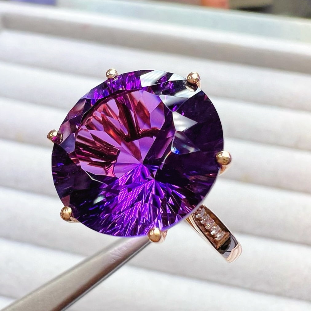14k Gold 11 Ct Natural Amethyst & Diamond Ring - 3