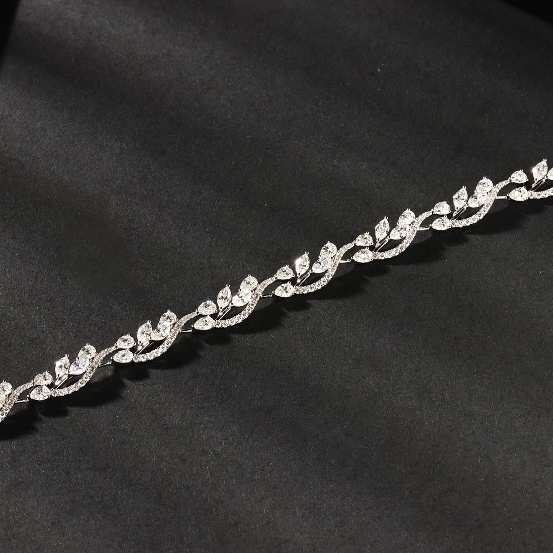 14k Gold 7.03 Ctw Natural H Diamond Bracelet - 4