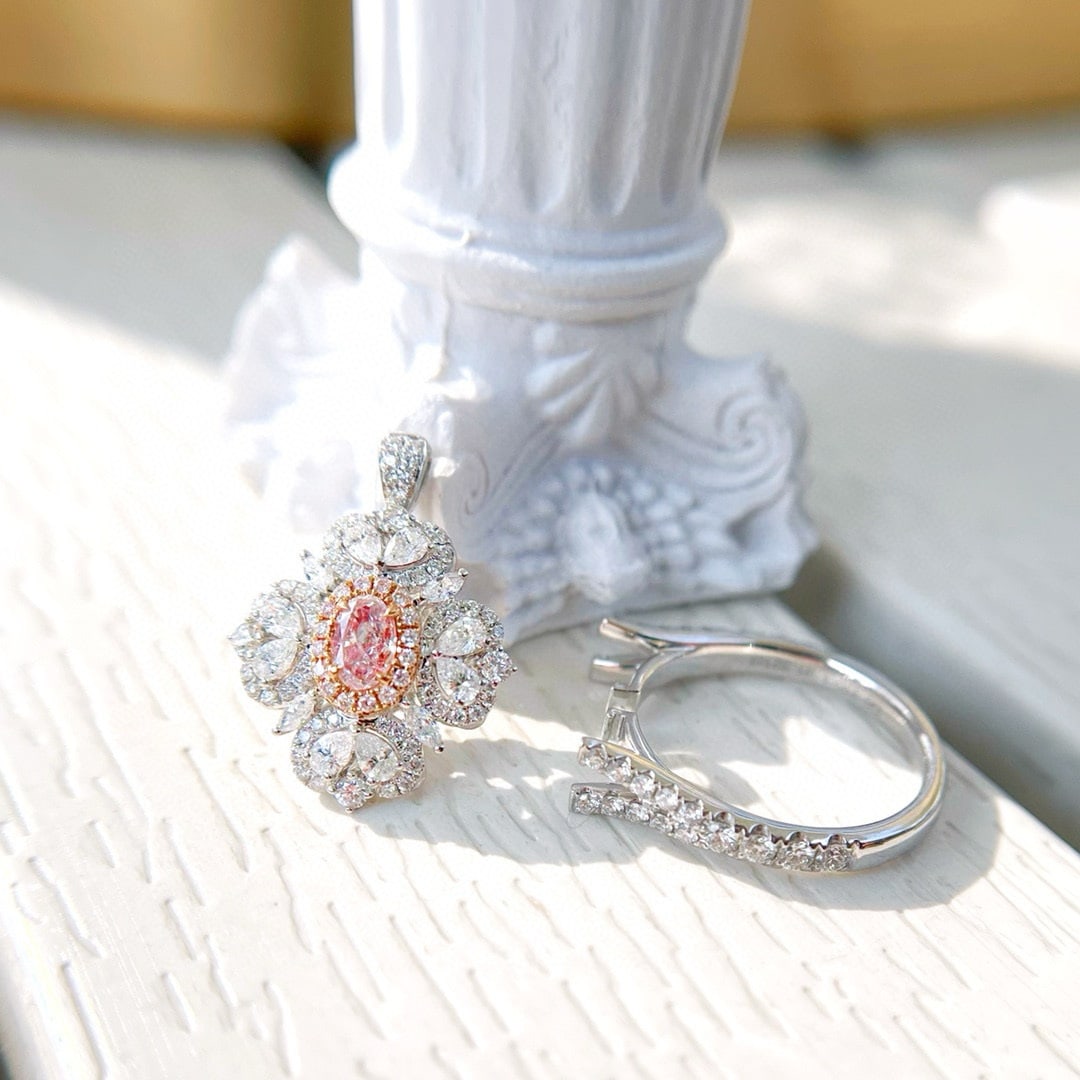 Gia Certified 14k Gold 1.65 Ctw Natural Pink Diamond & Diamond Ring/pendant( Without Chain ): Ref:231052080 // gold content:14k gold // ring size:7. 25us // // main gemstone:pink diamond // certified:gia // shape:oval // carat weight:0. 33ct // clarity grade:i1 // color:pink //