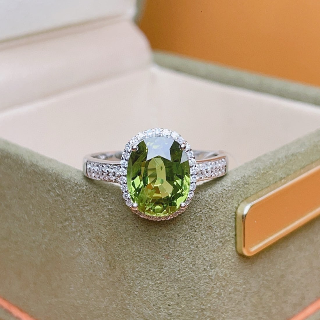 14k Gold 3.8 Ct Natural Sapphire & Diamond Ring: Ref:231052091 // gold content:14k gold // ring size:7. 25us // // main gemstone:sapphire // shape:oval // carat weight:3. 8ct // color:green // treatment:natural // // adjacent gemstone 2 : diamond